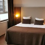 Hotel La Reine 3*
