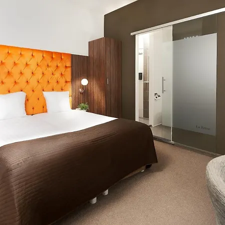La Reine Otel 3*