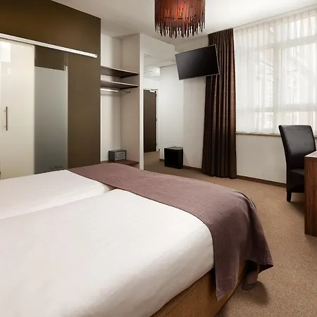 La Reine Hotel 3*
