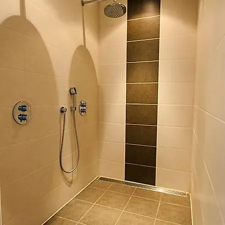 Hotel La Reine 3*