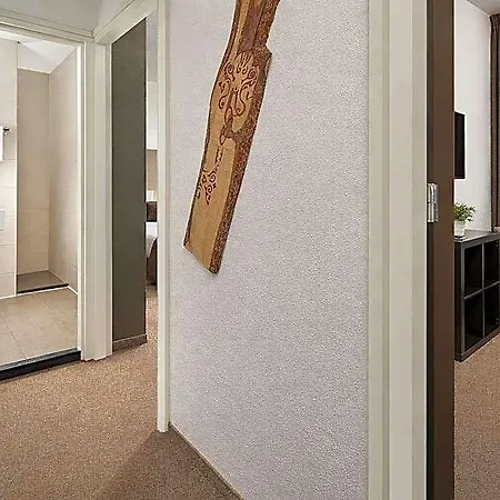 Hotel La Reine 3*