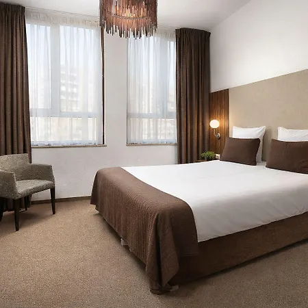 Hotel La Reine 3*