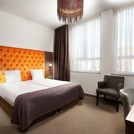 Otel La Reine 3*